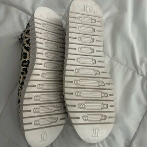 New never used Leopard print shoes